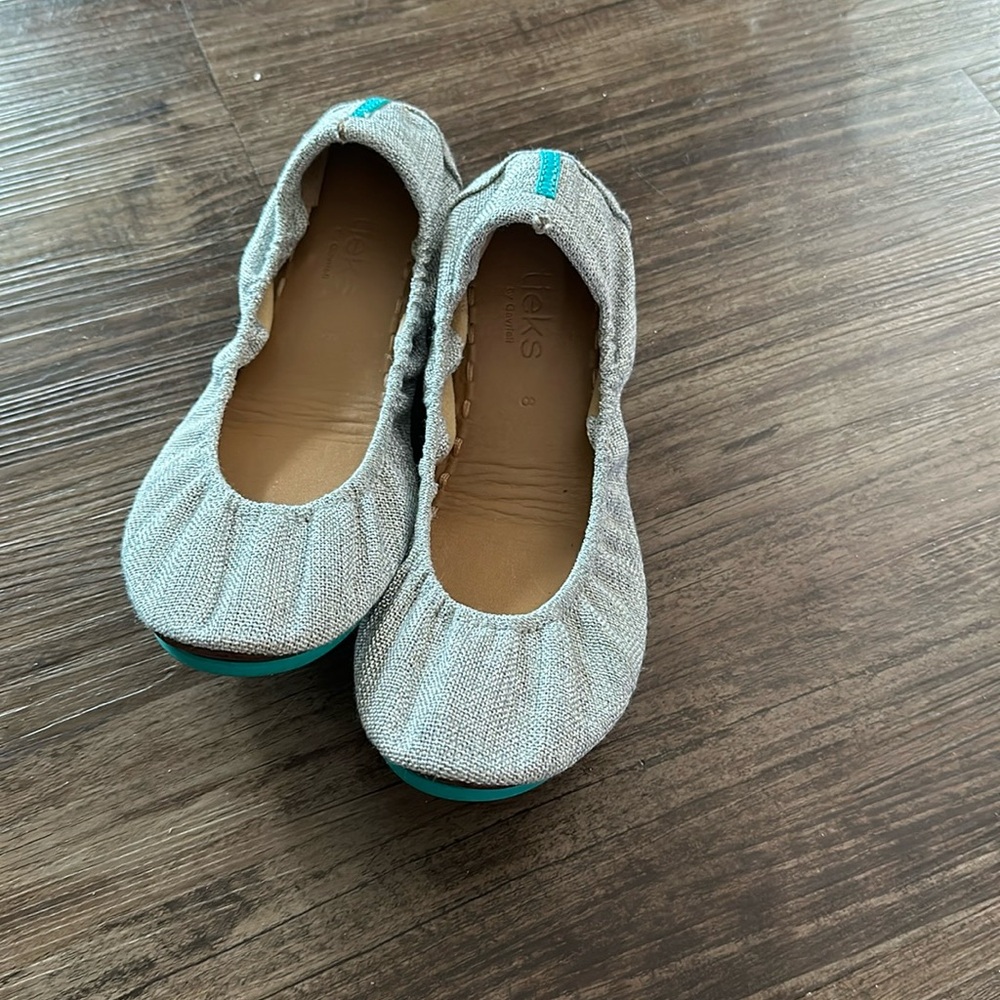 Tieks size 8. Like brand new. Gray (silver lake)